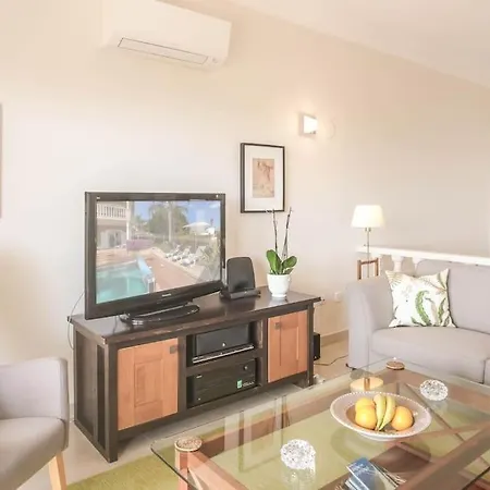 Villa K, Mira