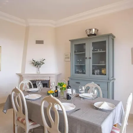 K, Mira Villa